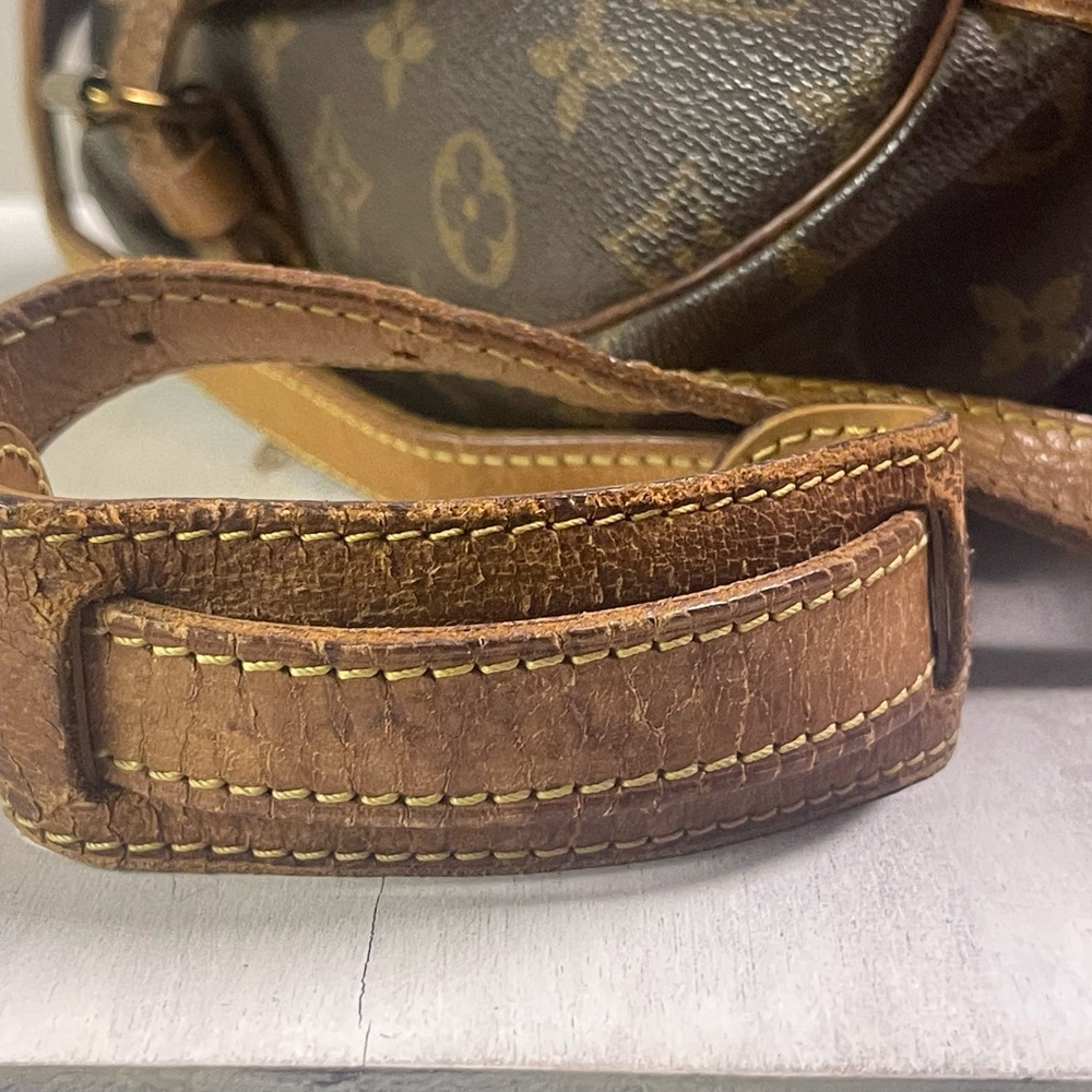 Louis Vuitton Brown Monogram Crossbody Bag - Picture 6 of 9